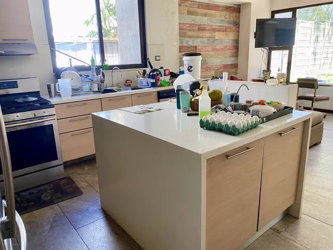 VENDO CASA CON AMPLIO TERRENO EN EXCLUSIVA COLONIA, zona 11 - Miniatura 3