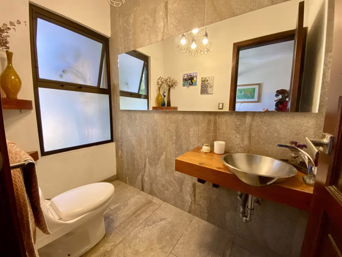 VENDO CASA CON AMPLIO TERRENO EN EXCLUSIVA COLONIA, zona 11 - Miniatura 9