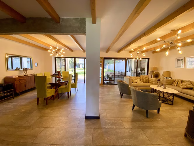 VENDO CASA CON AMPLIO TERRENO EN EXCLUSIVA COLONIA, zona 11 - Miniatura 2