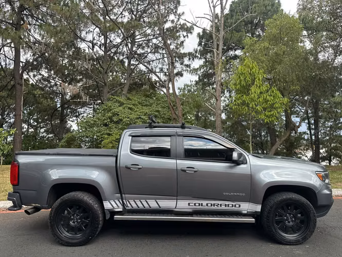 CHEVROLET COLORADO 2022 - todas sus bolsas de aire, listo para traspaso.