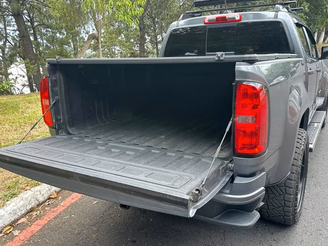 CHEVROLET COLORADO 2022 - todas sus bolsas de aire, listo para traspaso.