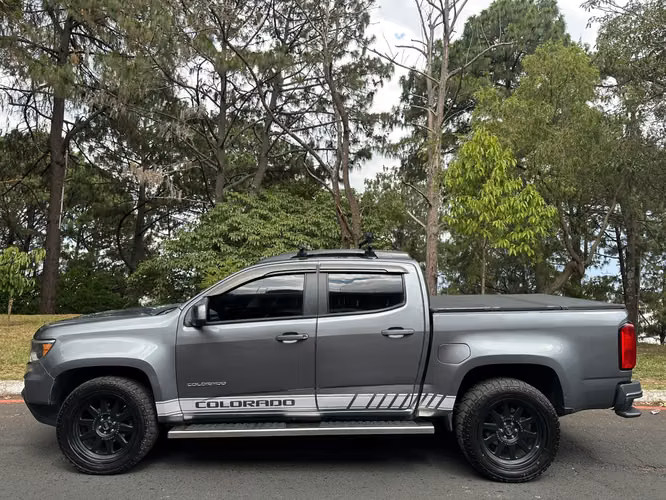 CHEVROLET COLORADO 2022 - todas sus bolsas de aire, listo para traspaso.
