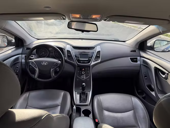 Hyundai Elantra Limited 2014 Negociable