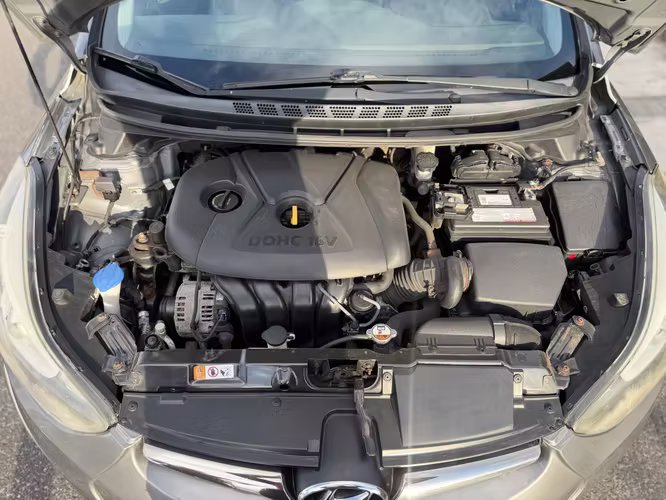 Hyundai Elantra Limited 2014 Negociable