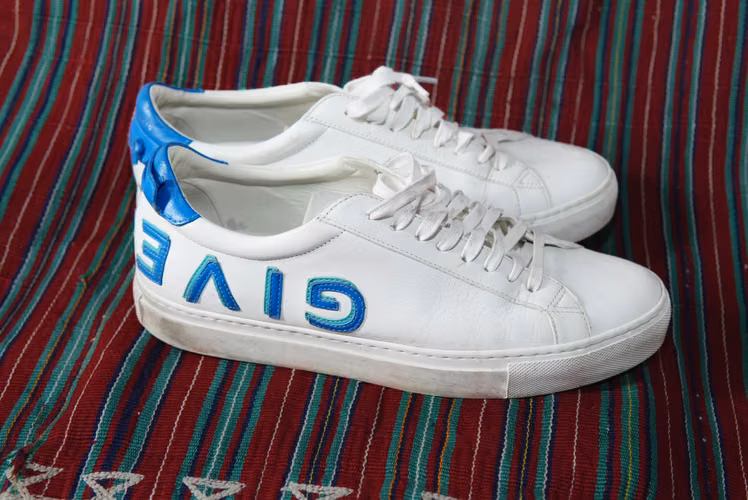 Casual white tennis with blue detail Givenchy