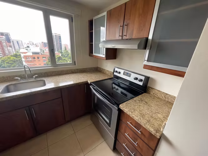 Rento apartamento en Zona 14 EDIFICIO EXCLUSIVO CERCA EUROPLAZA