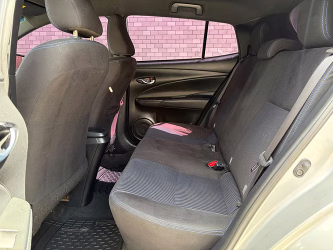 Toyota Yaris E de Agencia Modelo 2023