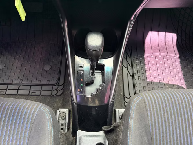 Toyota Yaris E de Agencia Modelo 2023