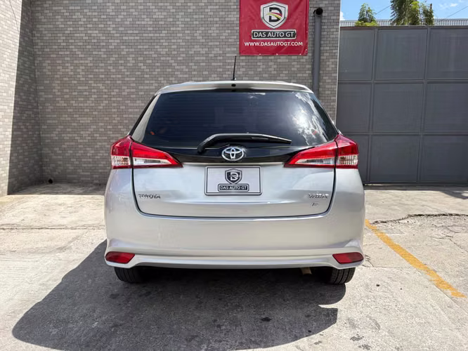 Toyota Yaris E de Agencia Modelo 2023