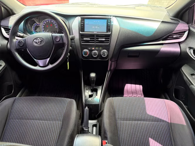 Toyota Yaris E de Agencia Modelo 2023