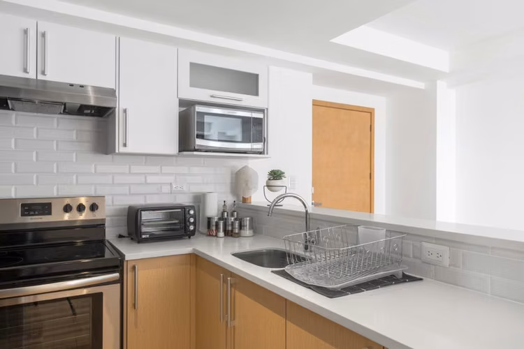 Rento apartamento AMUEBLADO En Zona 10 BUEN PRECIO!!