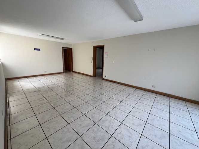  OFICINA  EN RENTA – EDIFICIO BRISAS ZONA 9 12 CALLE Y 6TA AVENIDA