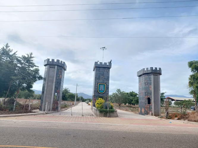LAND FOR SALE OF 10 X 20 AND + LARGE
