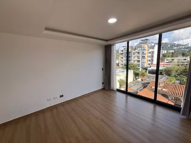 Rento apartamento en Zona 15 EDIFICIO NUEVO CON ROOFTOP - Imagen 17
