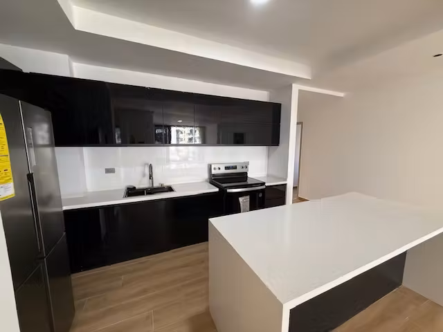 Rento apartamento en Zona 15 EDIFICIO NUEVO CON ROOFTOP - Imagen 18