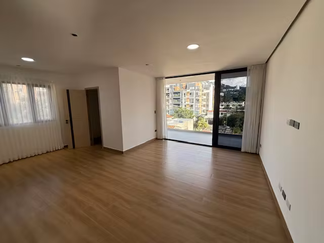 Rento apartamento en Zona 15 EDIFICIO NUEVO CON ROOFTOP - Imagen 19