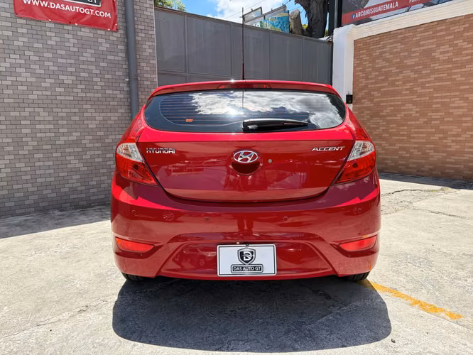 Hyundai Accent GLS de Agencia Modelo 2013 - Imagen 2