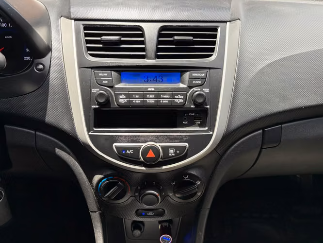 Hyundai Accent GLS de Agencia Modelo 2013 - Imagen 8