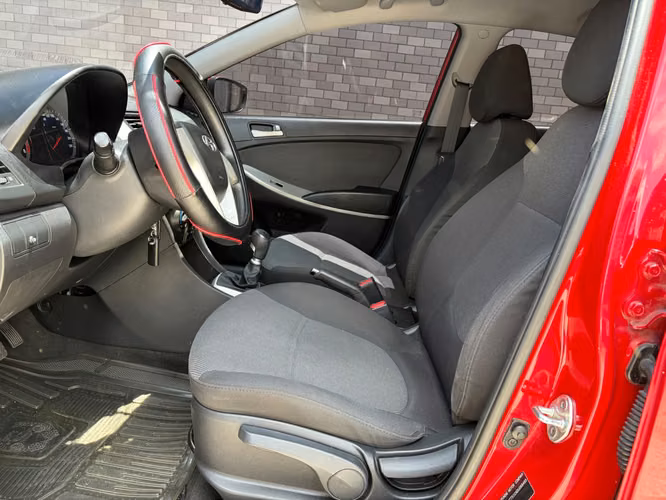 Hyundai Accent GLS de Agencia Modelo 2013 - Imagen 5