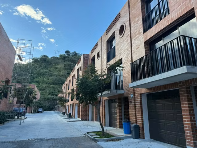 Vendo casa en Zona 13 CONDOMINIO CAÑADAS DE ELGIN