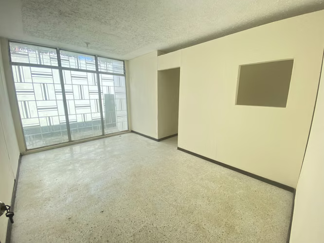 CASA GRANDE PARA OFICINAS EN RENTA CALLE MARISCAL ZONA 11 - Imagen 7