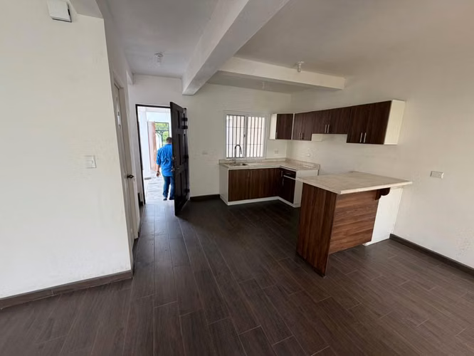 CASA EN VENTA EN PACIFIC GARDENS ESCUINTLA | JARDIN, PISCINAS, CASA CLUB, CANCHAS - Imagen 11