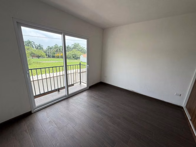 CASA EN VENTA EN PACIFIC GARDENS ESCUINTLA| PISCINAS, JARDIN, CANCHAS, CASA CLUB  - Imagen 4