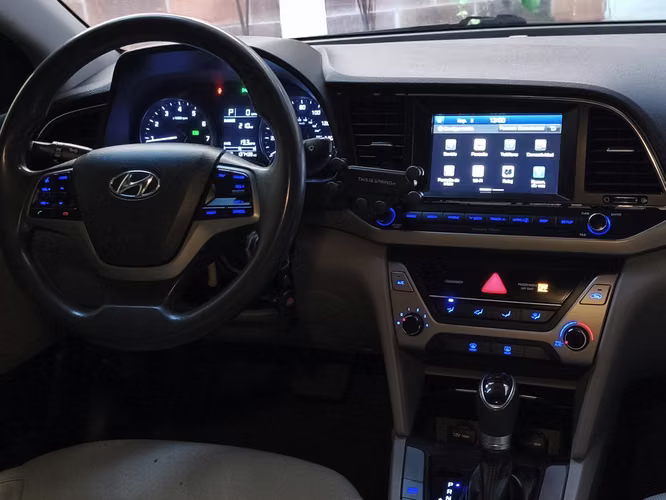 2017 Elantra SE nítido  - Imagen 5