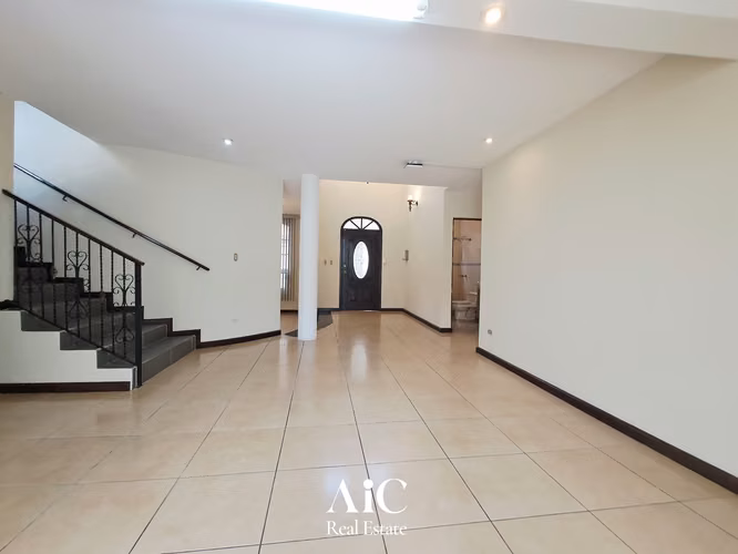 CASA EN RENTA ZONA 16 JARDINES DE SAN ISIDRO - Imagen 2