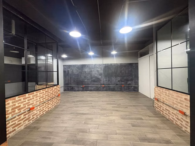 OFICINA EN VENTA EN EDIFICIO PIALÉ, ZONA 10 | TERRAZA + JARDÍN | J
