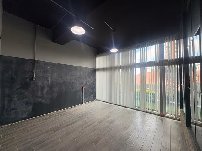 OFICINA EN VENTA EN EDIFICIO PIALÉ, ZONA 10 | TERRAZA + JARDÍN | J