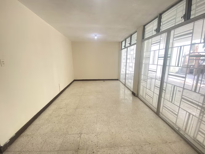 CASA PARA EMPRESA EN ALQUILER EN ZONA 11 | 23 PARQUEOS + UBICACIÓN ESTRATÉGICA | J - Imagen 2