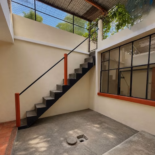 CASA EN RENTA EN ZONA 6 IDEAL PARA OFICINA O VIVIENDA CERCA A CALLE MARTI - Imagen 2