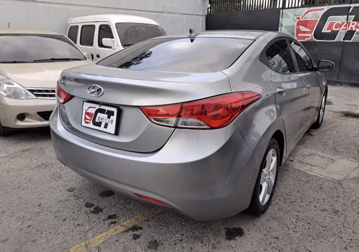 Hyundai Elantra 2011 Importado Automático y Triptonic Súper Económico Millas Reales de Reciente Ingreso