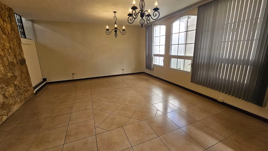 Casa en venta zona 16