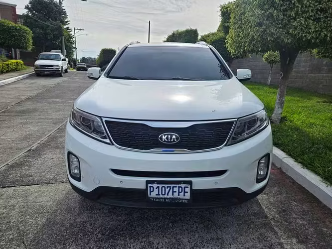 KIA SORENTO AGENCIA 4X4 DIESEL - Imagen 3