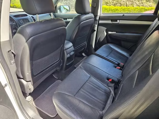 KIA SORENTO AGENCIA 4X4 DIESEL - Imagen 5