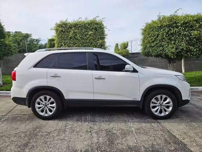 KIA SORENTO AGENCIA 4X4 DIESEL - Imagen 2