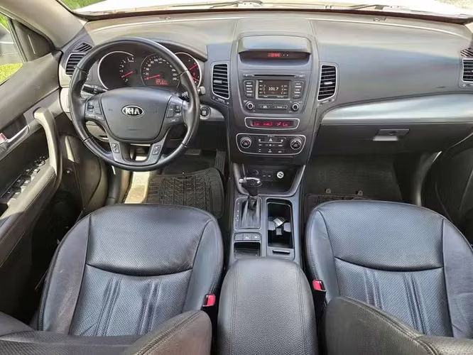 KIA SORENTO AGENCIA 4X4 DIESEL - Imagen 4