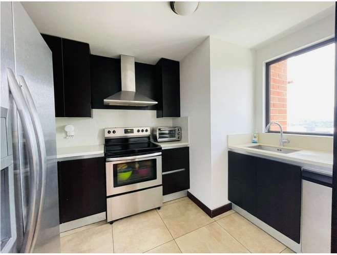 RENTA DE APARTAMENTO EN EDIFICIO LANTANA, ZONA 14 - Imagen 4