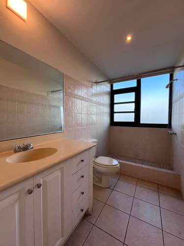 RENTA DE APARTAMENTO COMPLETAMENTE RENOVADO EN EDIFICIO SANTORINI, ZONA 14 - Imagen 11