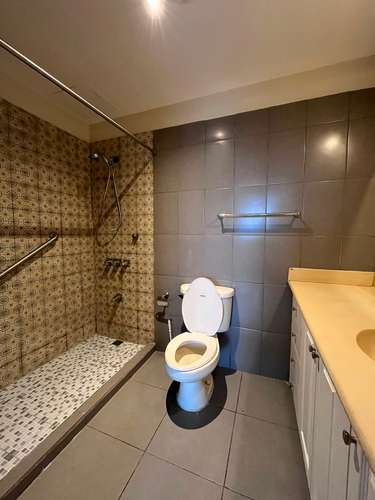 RENTA DE APARTAMENTO COMPLETAMENTE RENOVADO EN EDIFICIO SANTORINI, ZONA 14 - Imagen 7