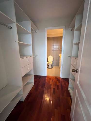 RENTA DE APARTAMENTO COMPLETAMENTE RENOVADO EN EDIFICIO SANTORINI, ZONA 14 - Imagen 8