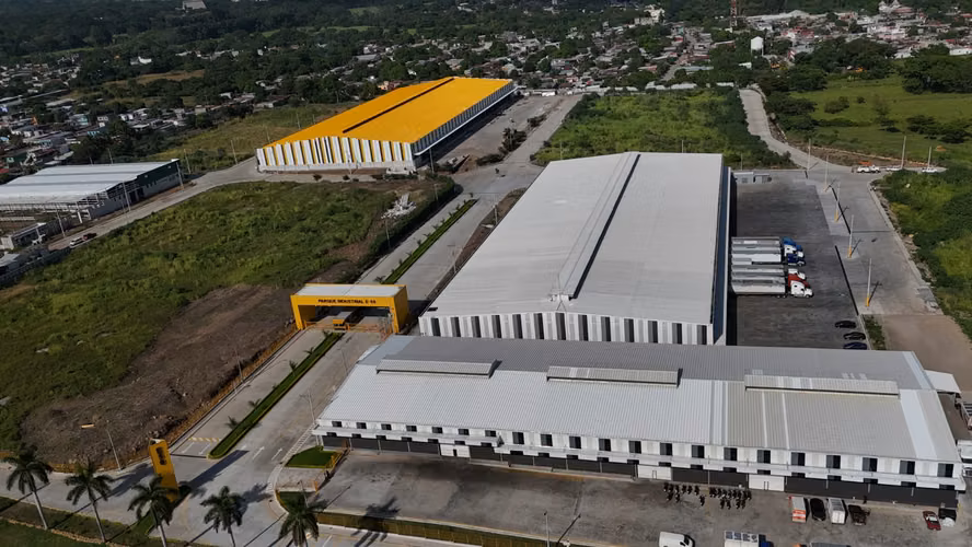 BODEGA INDUSTRIALE EN RENTA – METRAJE DE 7,261 m² CADA UNA O UNA NAVE DE 14,522M2