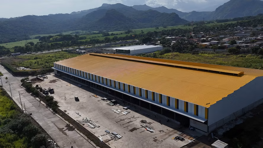 BODEGA INDUSTRIALE EN RENTA – METRAJE DE 7,261 m² CADA UNA O UNA NAVE DE 14,522M2 - Imagen 2
