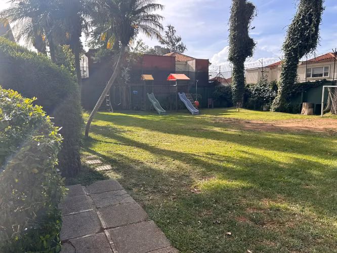 CASA EN VENTA EN CONDOMINIO ZONA 10 | AMPLIO PARQUEO | 6 PARQUEOS - Imagen 5