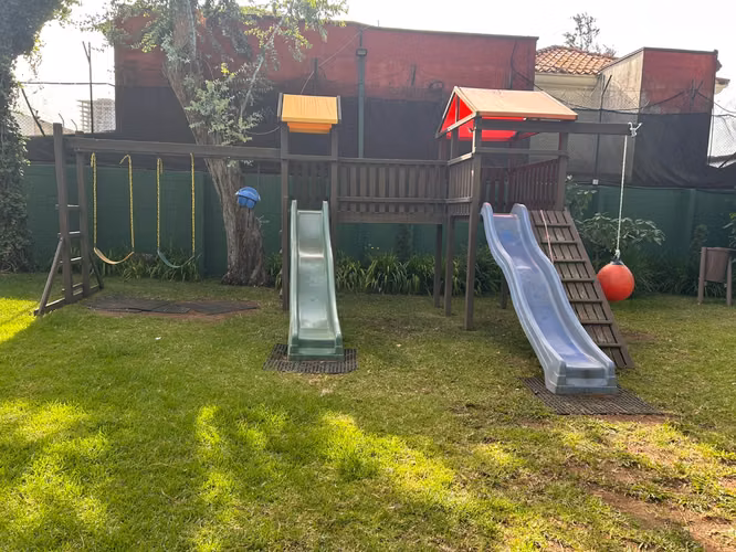 CASA EN VENTA EN CONDOMINIO ZONA 10 | AMPLIO PARQUEO | 6 PARQUEOS - Imagen 2