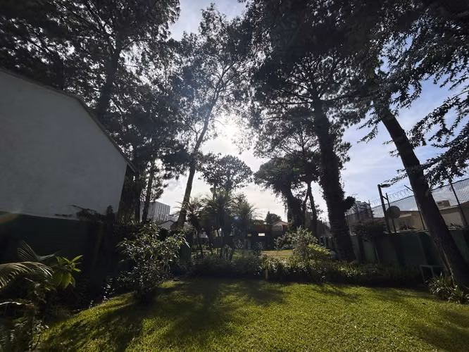 CASA EN VENTA EN CONDOMINIO ZONA 10 | AMPLIO PARQUEO | 6 PARQUEOS - Imagen 11