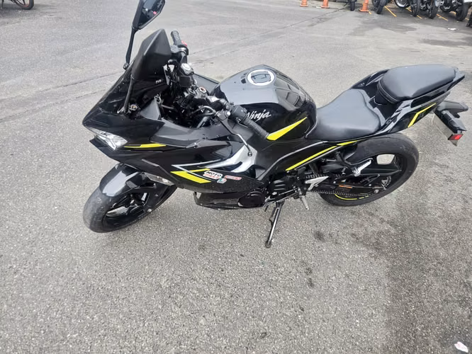 Kawasaki Ninja 400 - Imagen 3