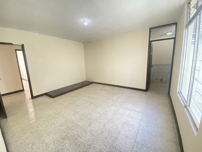 CASA PARA OFICINAS | 12 AMBIENTES | 23 PARQUEOS | EN COLONIA MARISCAL ZONA 11 | PV - Imagen 11